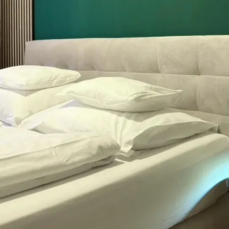 Urban Retreat Center Апартаменты *