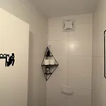 Urban Retreat Center شقة *
