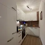 Urban Retreat Center شقة *
