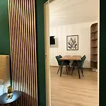 Urban Retreat Center لينتز